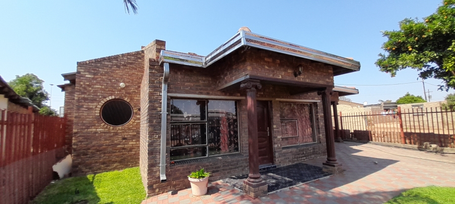 To Let 2 Bedroom Property for Rent in Lethlabile North West